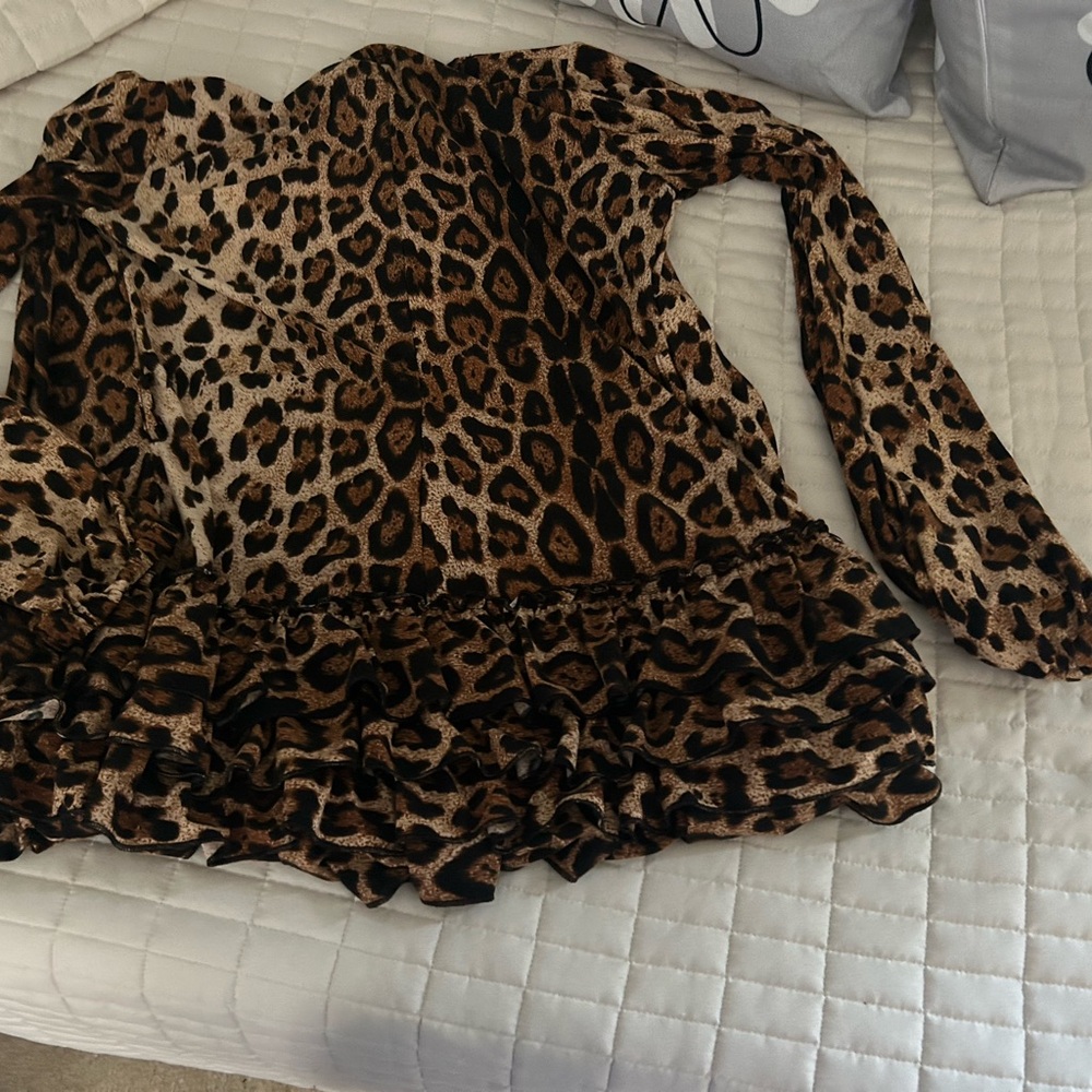 Chic Leopard Print Ruffle Cardigan - Picture 2 of 4
